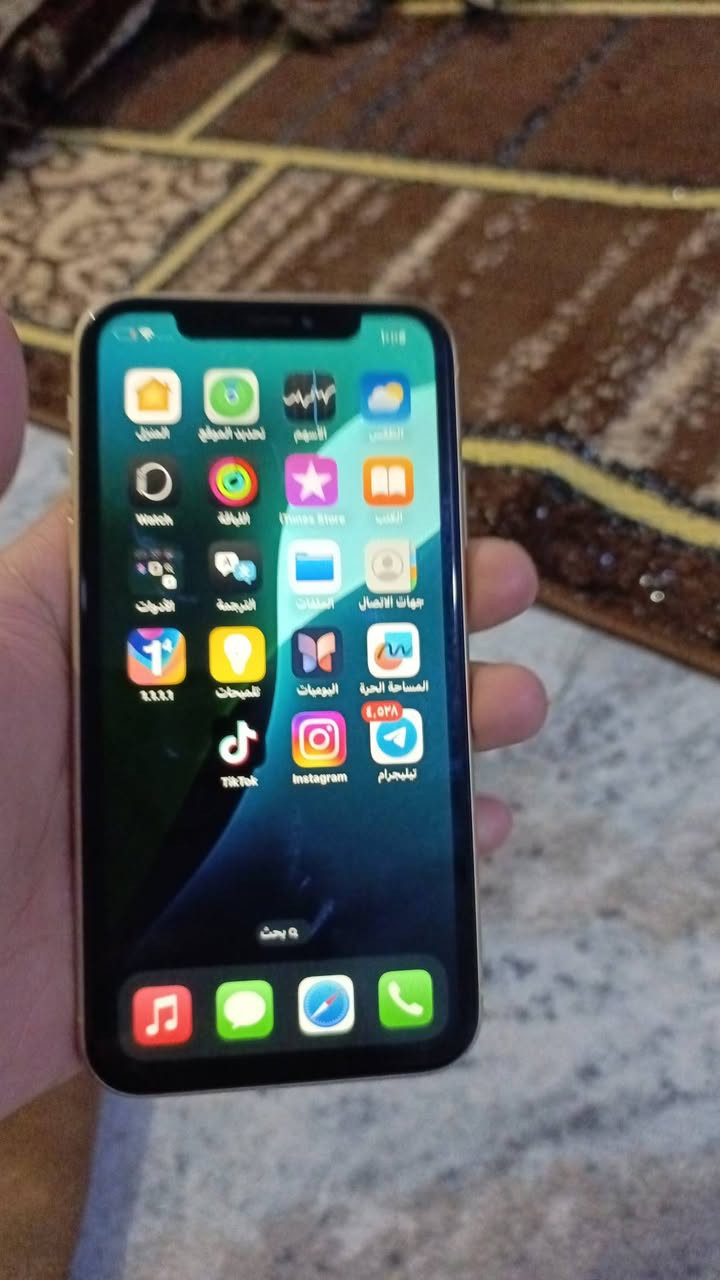 السلام عليكم اكس ار لبيع بي كسر بضهر مثل ماتشوفون ذاكره ٦٤ بطاريته ٨٣ سعره ١٣٠ الف تفاصيل اكثر  واتساب***********  يرهم مراوس
