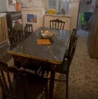 ميز طعام • ٦ كراسي • عاجي