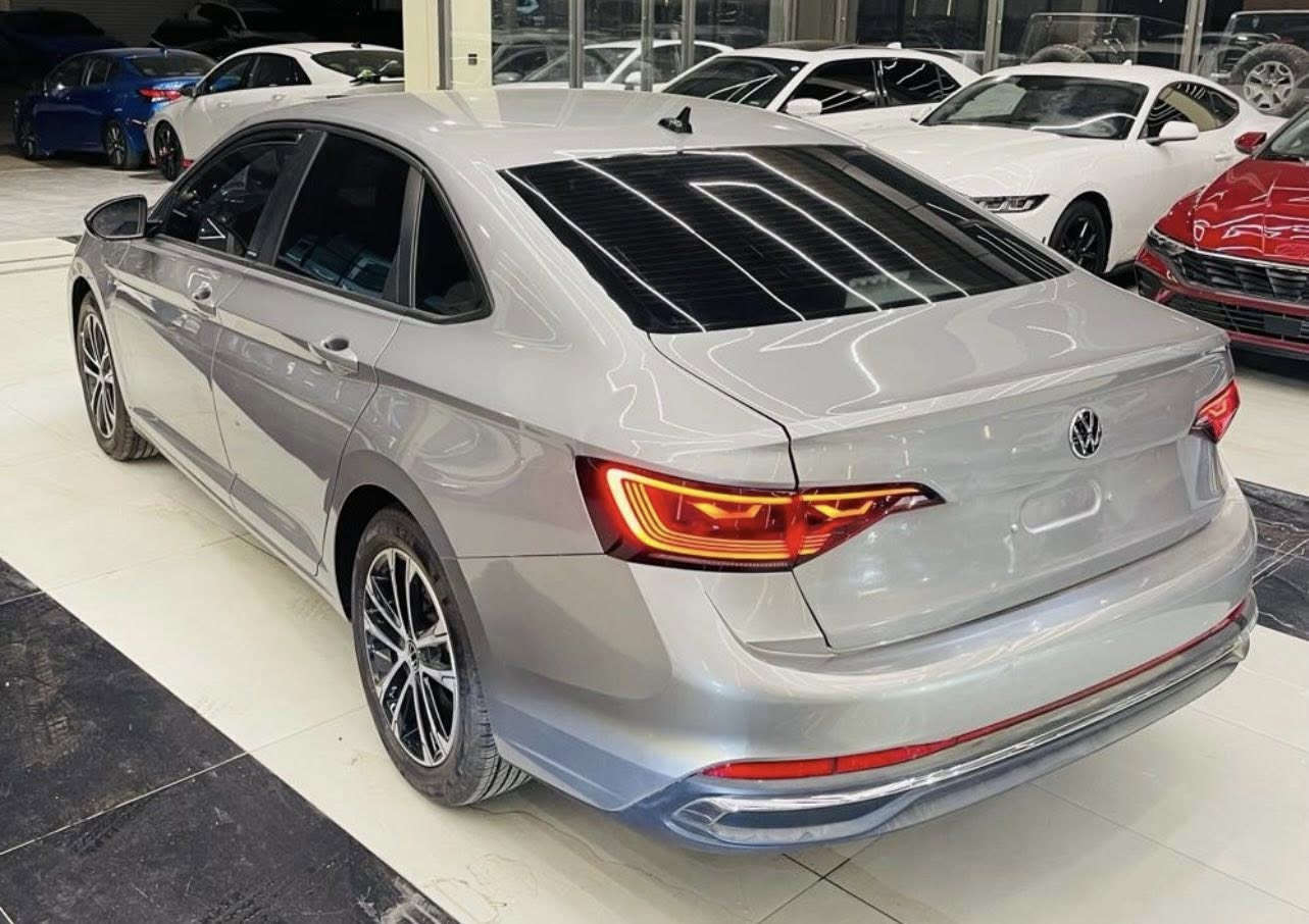 Volkswagen Jetta 2024 S SPORT - شكل جديد ‎
موديل  : 2024
‎2️⃣2️⃣سياره مرقم /جاهز تحويل شرط رقم اربيل
‎اخت صفر ماشية ٤ مايل فقط 🆕 
‎سيارة بدون ارباگ 🆗
‎المحرك:- i4 - 1.5L Turbo 
‎المواصفات 
‎شاشه كبير 
‎گيج الكتروني
‎بريك بصمه 
‎رادار امامي و خلفي وجانبيه 
‎كاميرا 
CarPlay
‎فحم شركة   
Auto-Start/Stop
‎لايتات Led+Xzenon
‎سبغ: جاملغ فقط بدون دواخل
‎بها مكانين pdr  
ماشي 10 مايل
مكان اربيل 
سعر 169 و مجال قليل 
*********** واتساب
‎كورك [***********]
