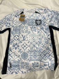 نايكي • لويس فيتون • قياس XL