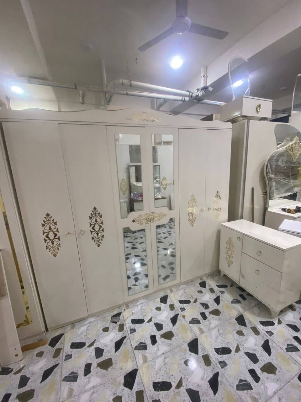 السلام عليكم تم وصول وجبه جديده من غرف نوم مستعمله شرط نضافه تكريت حي العصري نهايت البلديه
***********
