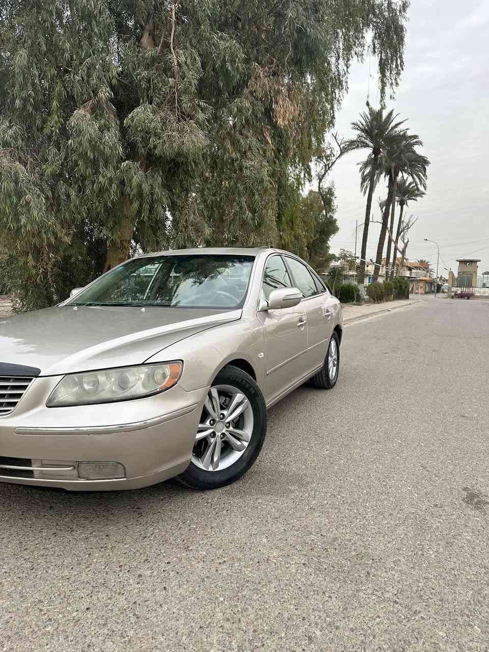 السلام عليكم للبيع هونداي ازيرا 2007 وارد كندي كلين السيارة بدون حادث بدون ضرر السيارة مصبوغة حزام اثر الجراد  وعل ايدي صبغتهة والصور قبل الصبغ موجودة عندي رقم بغداد سيارة جاهزة مكينة 3300 مكينة كير مكفولات تخم تاير جديد ويلكب جديد السيارة فول مواصفات فتحة كشنات جلد كشنات كهرباء شاشة تحكمات اشاير بل مري بردة خلفية وباقي المواصفات معروفة السيارة لمتد فول مواصفات السعر 86 ورقة وبيهة مجال مكاني بغداد للاستفسار عل الرقم ***********
