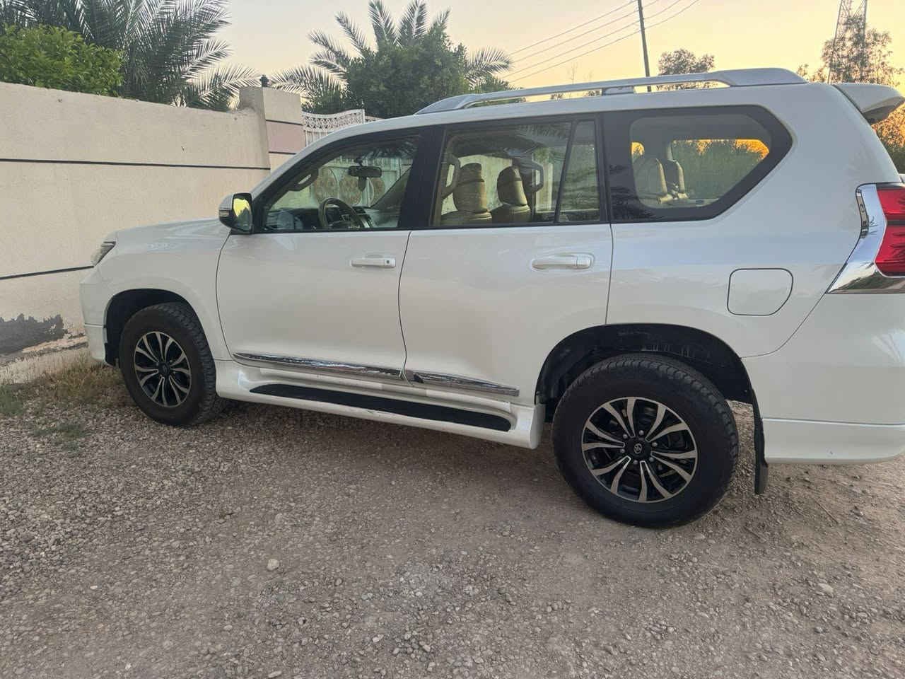 السلام عليكم ورحمة الله وبركاته...
للبيع ، سيارة تويوتا لاندكروزر برادو (Toyota Prado TX-L)، موديل 2019 السيارة بحالة ممتازة جداً رقم شمالي اربيل
حجم المحرك: 6 سلندر (V6) بسعة 4000 CC
نظام التشغيل: بصمة تشغيل وبصمة أبواب.
المقاعد (الكشنات): جلد بلون بيج نظيف جداً ومقاعد مريحة.
السقف: فتحة سقف (سلايد روف) شغال وبحالة ممتازة.
التحكم: شاشة عرض أمامية، مقود تحكم (ستيرن )، نظام تكييف مركزي ممتاز (ثلاجة قطعتين).
: اللون أبيض صدفي مميز.
السعر .رقم الهاتف. ***********
                      ***********
