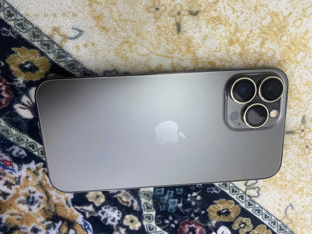 آيفون ١٣ برو ماكس
البطاريه اول ماشتريته ٩٠ وره ٣ اشهر صارت ٨٩ يعني كلش زين 
ذاكره ٢٥٦ أمريكي جهاز نضيف جداً سعره ٧٥٠ وبي مجال قليل مكاني ناصريه تواصل أو ستفسار ***********
