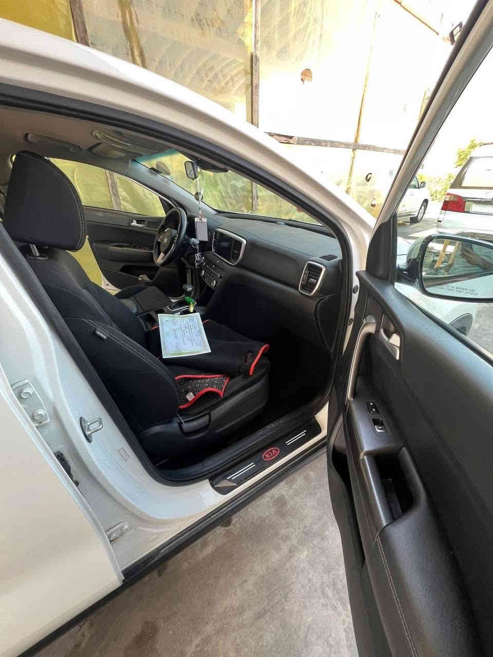 كيا سبورتج 2021 وارد امريكي بلاك اديشين ماشيه 43 رقم أربيل انكليزي الجديد بسمي  حادثها موجود بل نشر فقط مكفوله كفاله عامه حتى الدعاميات
 مواصفات..  
١-كشنات مخمل ٢-تحديد مسار ٣- اشاير بالمرء ٤-شاشه كبيره ٥- كامره خلفيه دواره ٦- قطعتين تبريد ٧- ثلاث وضعيات قياده وباقي المواصفات المعروفه بصمه..
(محرك ٢٤٠٠ ) جديد ما ممدود عليه سبانه بدون ادوانز حداده تبريد ثلج كله على وضع الشركه 
عليها عدسات زنون جديده 
باتري جديد 
ادامه كامله  جاهزه ما تصرف عليها ربع 
السعر 195$ وبيه مجال 
بغداد_الحسينيه
رقم  ***********
