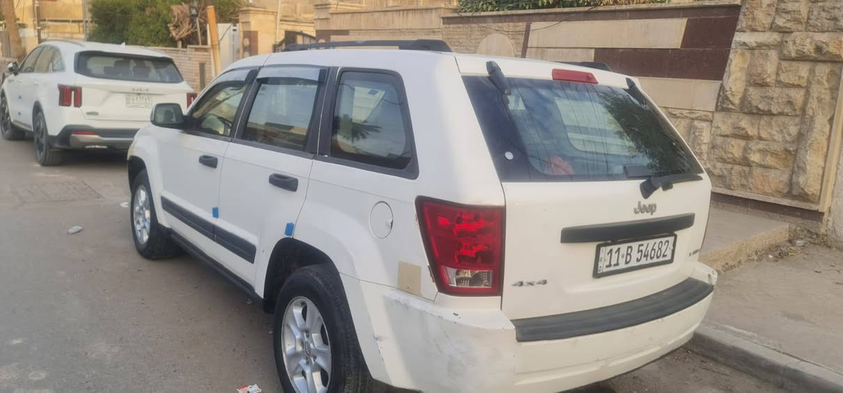 جيب لاريدو 2005
السيارة بأسمي
بيها صبغ صفحة اليمنى
سيارة جاهزة كير ومكينة جديد
طخم تايرات جديد 
كهربائيات شغالة
السعر 70 وبيها مجال قليل 
العنوان كمب سارة فرع نادي المشرق
الرقم ***********
