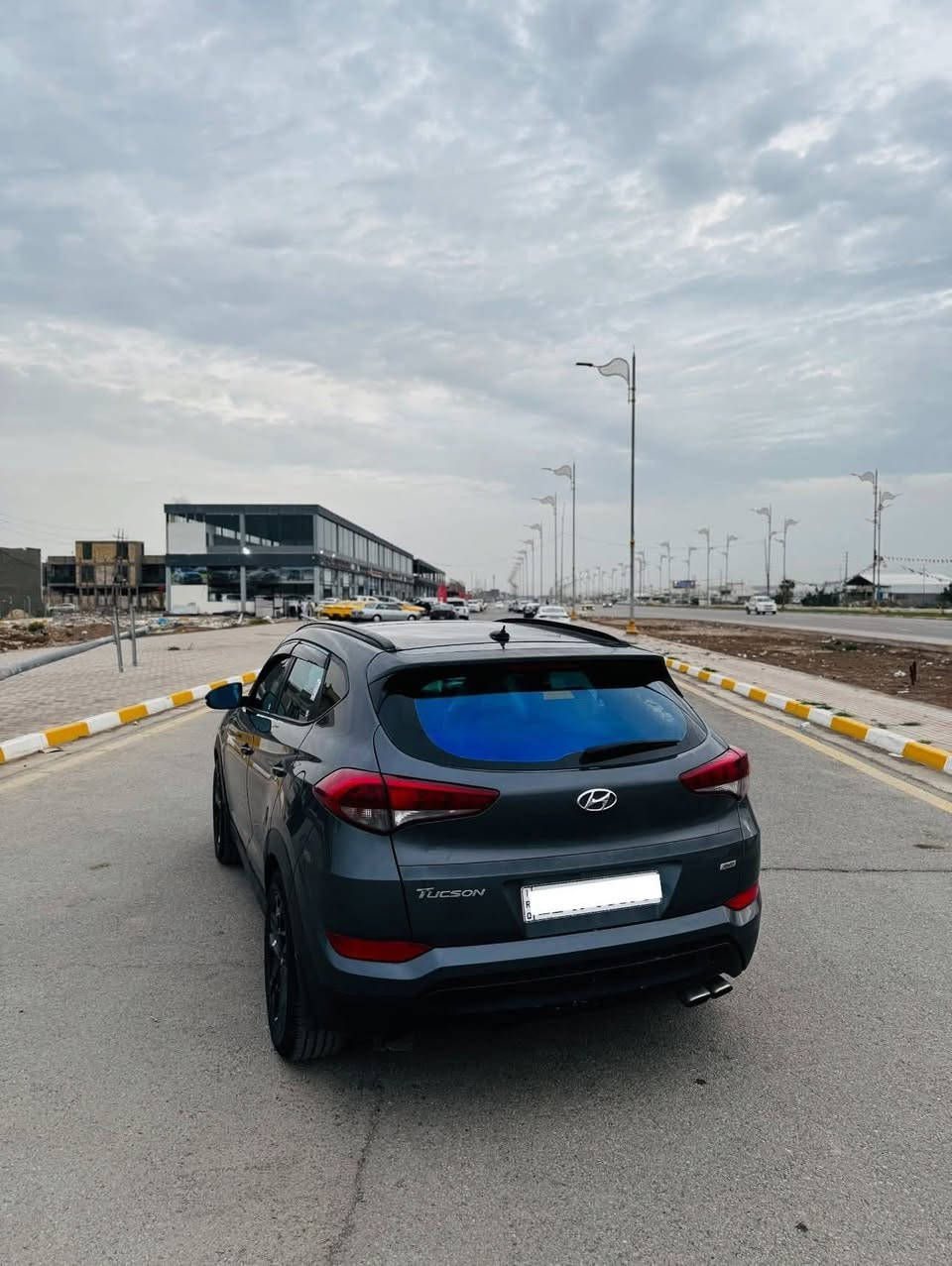 توسان 2017
مكينه GDI ١٦٠٠ تيربو
فتحه سقف بانوراما
تحكم ستيرن جهتين
رادار جانبي 
كشنات تدفئه
كشن السائق كهربائي
صندوق كهربائي
كير ٧ سرعات
اشاير بالمري
كامره خلفيه دواره 
حادث موضح بالصور 
صور السونار 
السعر 143 و بيها مجال 
للأستفسار ***********
متواجد في واسط قضاء الصويره و بغداد
