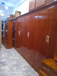 مستخدمة • خزانة • توصيل مجاني