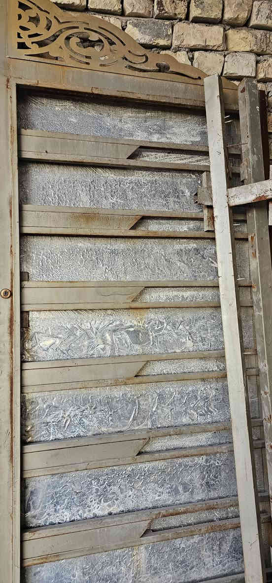 السلام عليكم شباب عندي باب الارتفاع مترين وعشرين والعرض مترين مستعمل شهر الله شاهد السعر خاص عنواني بغداد مدينه الصدر رقم الهاتف والاستفسار *********** وتدللون
