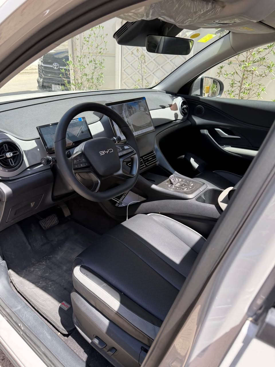 للبيع BYD Sealion 5 لون اسمنتي سموك 2025
فول مواصفات ١٣ كاميرا
بانوراما فتحة
وتفويله تمشي 1500km
كشنات جلد وكهرباء وداخل دشبول لد متغير 
شاشة كبيرة محدثة جيل خامس تحكم كامل من الشاشة
رادارات ٣٦٠ درجة. + 
قيادة ذاتية.  
اوتوبارك تطبك وحدهه 
شفتات 
ويل كب كروم 

صندوق ماطور. داشكام بلادي تسجيل. سيارة فول للاخير
كاعيات حوضيه. بلادي

السيارة ماشيه ١١ الف على المحرك فقط 
والكلي ٢٠ الف 

رقم جديد بغداد بأسمي تحويل مباشر 

السعر ٢٧,٥٠٠ 
الاتصال على الرقم 
 *********** يوجد واتساب

العنوان بغداد الدورة شارع ٦٠ بغداد, العراق
