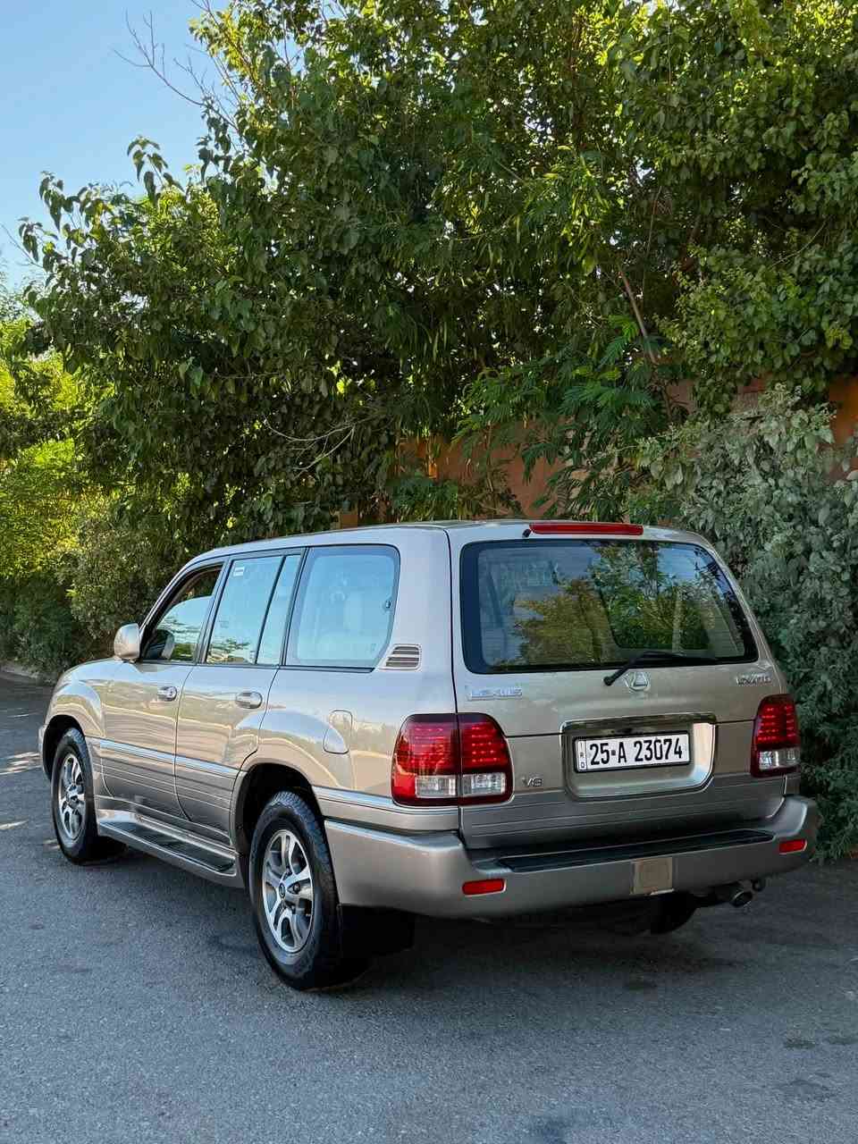 سلام عليكم اخوان
للبيع لكزز LX470 موديل 2001 

ماشية 311 الف كيلومتر 

مواصفات 

سلايت 

كشنات كهربائي كشنات خزن و تدفئة 

ستيرن كهربائي 

جامات كهربائي 

مرايات كهربائي شاشة 

تحديد سرعة مانع انزلاق 

تبريد مركزي تبريد ب صقف 

3 مقاعد جام مقعد الثالث كهربائي 

دبل اكسل و دبل فيتبم 

جكات تصعد و تنزل بس مايشتغل 

السيارة كفالة عامة كلين تايتل بدون صبغ قطرة صبغ مابيها بس دعامية امامية مصبوغة جمالية 

السيارة ماشاءالله نضيفة و جميلة 

محرك گير شرط رقم كركوك بسمي 

سعرة 180 ورقة وبيها مجال 

مكان سيارة اربيل 

بيها واتساب 7980 380 0773

رجاء إذا مو شراي لا تخابر


**إذا كنت صاحب هذا الإعلان وتريد حذفه لأي سبب، رجاءا أرسل رسالة إلى الدعم الفني**