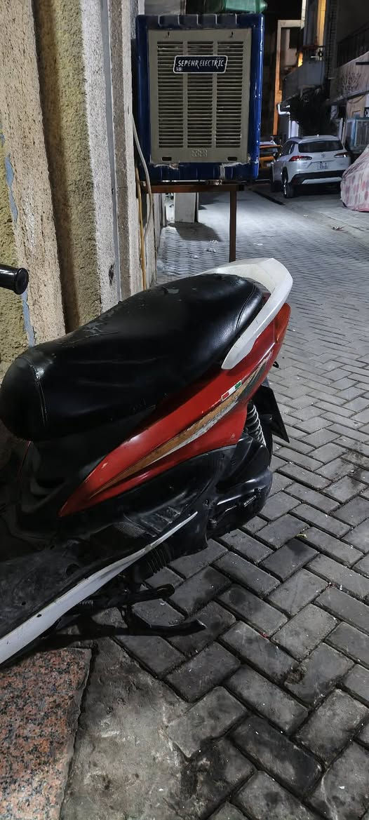 سلام عليكم دراجة سكنس نثية للبيع مكينة ناعمة شلعة معدل نكرة سلف باي وقت سعر 450 وبيها مجال مكاني الاعظمية ***********
