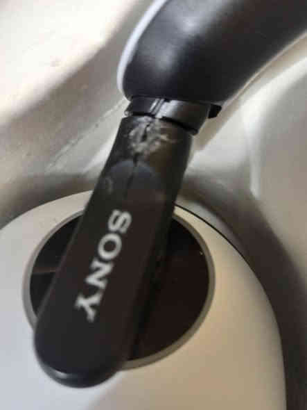 سلام عليكم اخوان سماعات سوني انزون 9 اخر اصدار من سوني بيها مجرد فطر بسيط ولحمته اخت الجديده ما مستعمله ابد كامله دنجل وسماعه وكيبل وستيكرات تدعم anc وصوت عزل 360 مفوله بعد سماعه ملزلز ماتحتاج تعريف سعرها ب60 الف فقط للعلم اول ما نزلت سعرها 350 الف يم مركز بابل جيكها وتعال عامل توصيل موجود رقمي للتواصل واتساب فقط ***********
