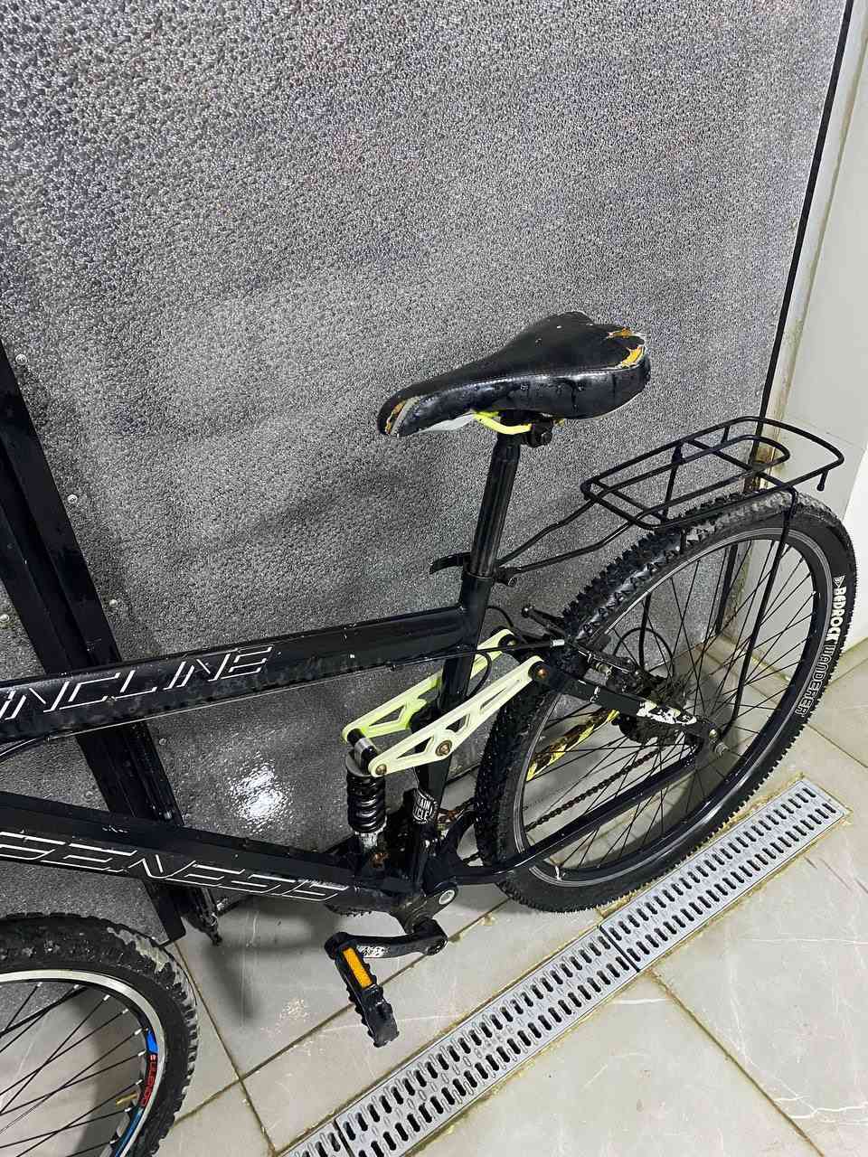 السلام عليكم بايسكل جبلي حجم 29 المنيوم دبل كير دبلات امامي خلفي نواقص بسيطه 
سعر ١١٠ وبي مجال
مكاني غزاليه
***********
