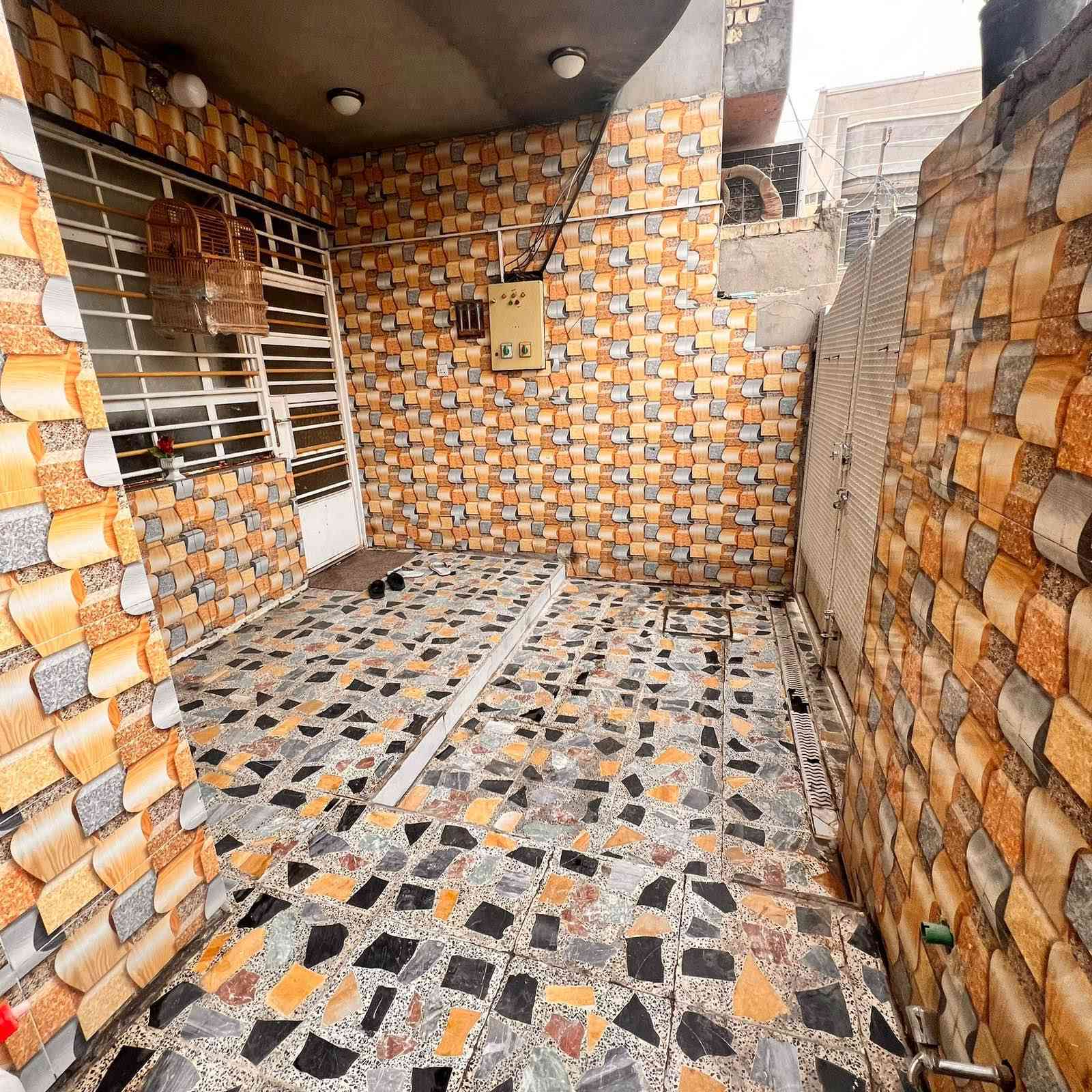 � فرصة مميزة لامتلاك دار في البلديات – حي التراث 🏡

دار طابو زراعي للبيع بموقع ممتاز وخدمات متكاملة

📍 الموقع: البلديات / حي التراث

📐 المساحة: 175 م²

🏢 البناء: طابقين

🔹 مكوّنات الدار:

• 4 غرف نوم واسعة

• غرفة خامسة إضافية (مخزن)

• 3 حمّامات

• مطبخ حار + مطبخ بارد

✨ مميزات الموقع:

• يبعد 100 متر عن الشارع العام

• منطقة هادئة ومرتبة

• جميع الخدمات متوفرة

💰 السعر: 270 مليون دينار

(قابل للتفاوض)

📞 للتواصل والاستفسار:

*********** — خاص أو اتصال بغداد, العراق
