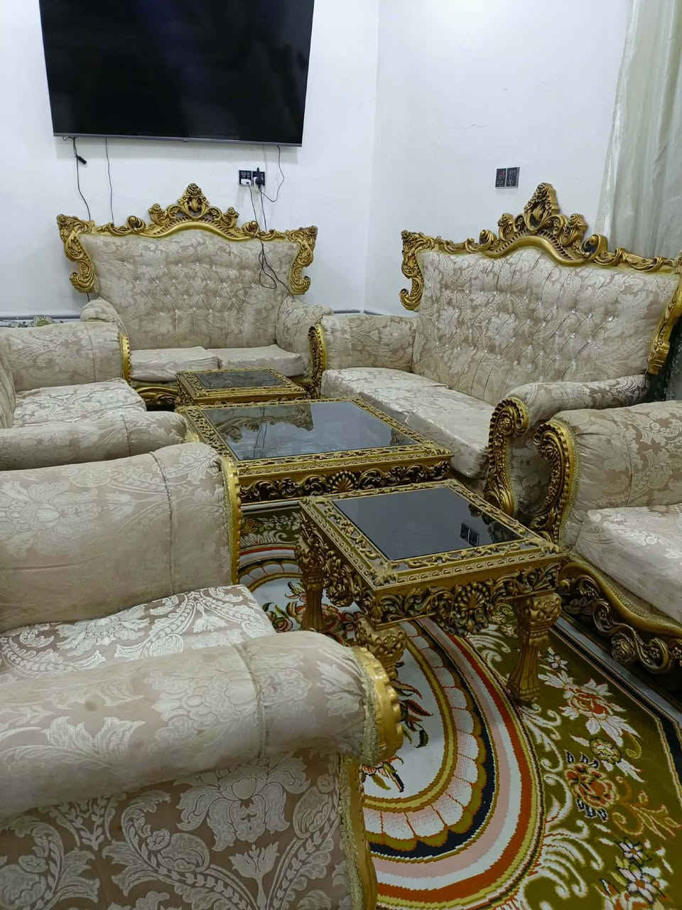 تخم تركي التاج الحفر مو العادي رئاسي 5 قطع 10 نفرات طبلاته كامله ومفرشه جديد كلش زلغ مابي قوه ومتانه استعمال قليل 450 بي مجال قليل الي يريده يراسلني او يتصل ع الرقم ***********.... @الجميع
