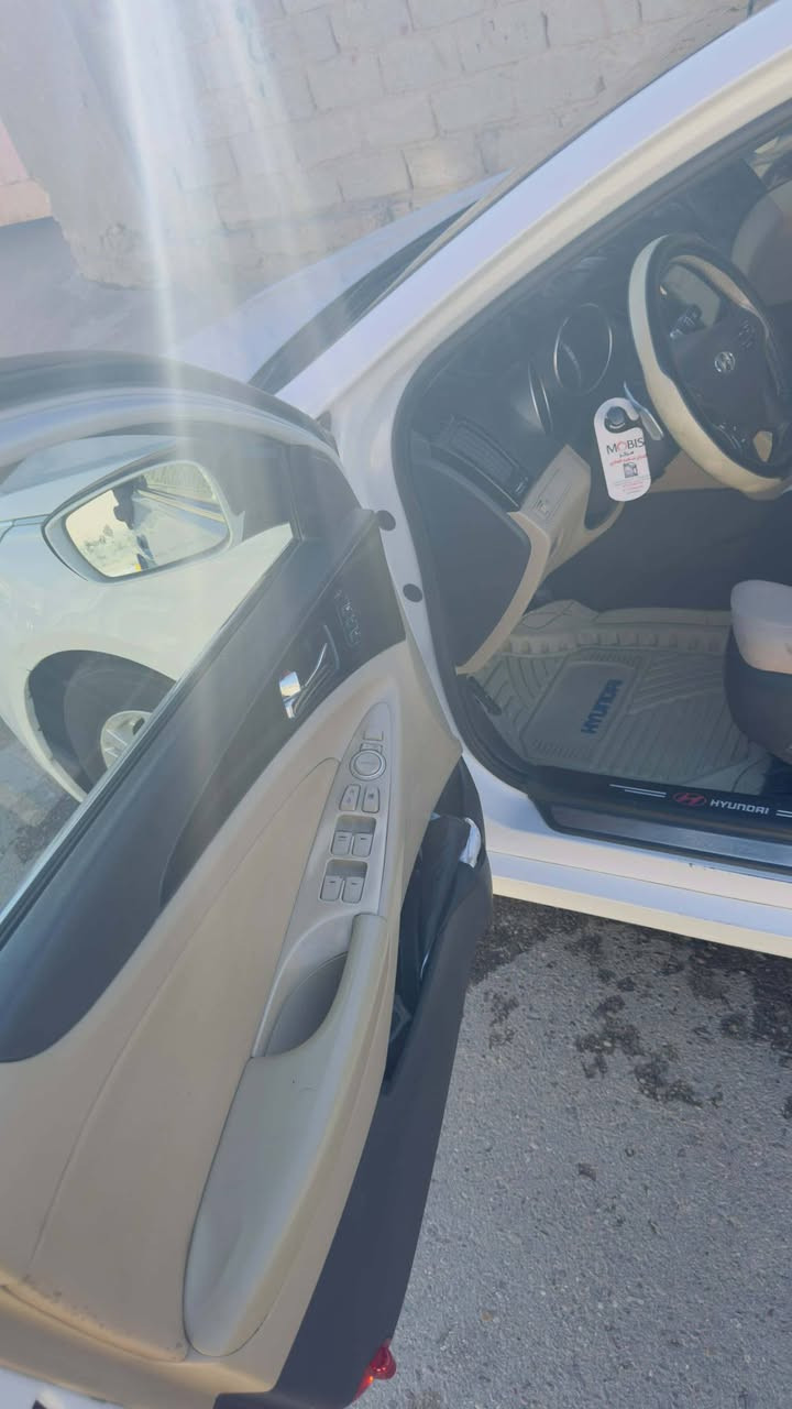 سوناتا 2011خليجي للبيع مكفوله فول مواصفات 1/1 رقم بغداد ب اسمي بانوراما كشنات كهرباء حساسات خلفيه كامراه مري شفط خزن ميموري تبريد قطعتين بصمه تشغيل و بصمه قفل صدر جديد لايتات زنزون عالي وناصي
مكان الانبار/ فلوجه
السعر / 130 $ بيه مجال 
***********
