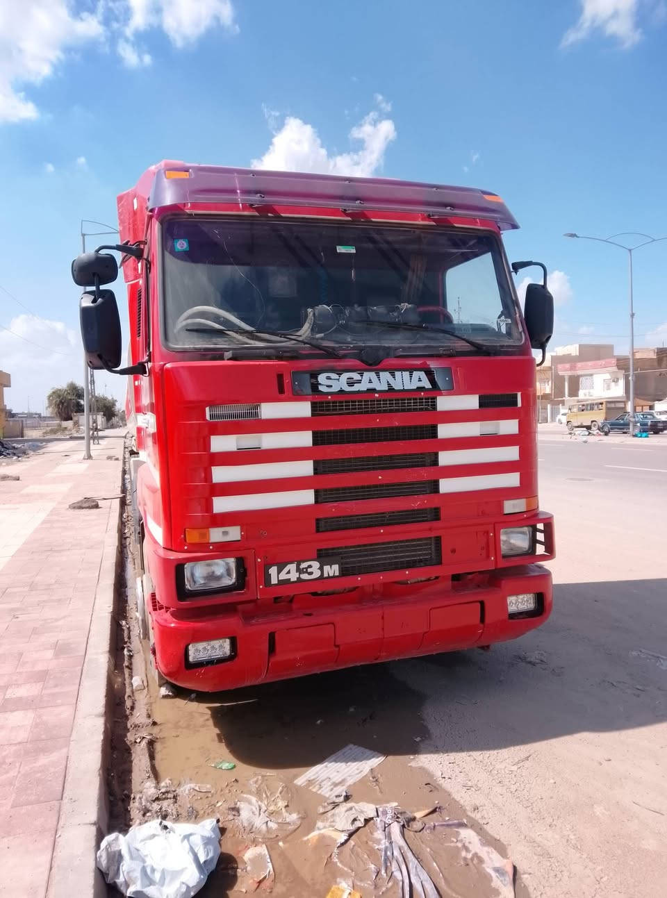 السلام عليكم سكانيا بطه موديل 95 للبيع  سياره جاهزه مكينه 8//حجم 143 // تبريد سبلت طخم تاير 
البطل حرفش 
السنويه تنتهي 2029
الطوناج شهرين ينتهي
السيارة بأسمي 
رقم السياره /صلاح الدين/الرقم انكليزي
السعر185بيها مجال
هاتف/***********
