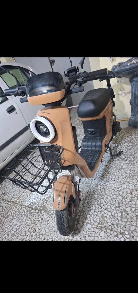 سلام عليكم دراجه R9 2026 للبيع زيرو 
صار 15 يوم من شتريتهه بعدهه عل وضع الشركه 
4 سرع 
السعر 450 
العنوان/ بغداد ابو غريب الحصوه 👍
الهاتف /***********
،، ـ،،،،،، / ***********
