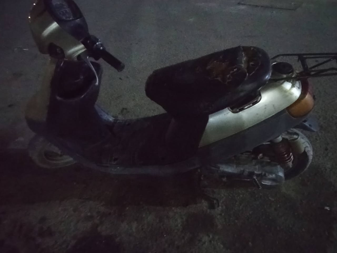 دراجه بطه مديل 2000
دراجه حلوه كهربايات شغاله 
دراجه كاعد امشي بيه فجه طفت بعد مشتغلت 
ابيع كوم حديد تجي اتحمل وتروح 100وبيه مجال حك الجيه
كربلا حي الرساله ***********
