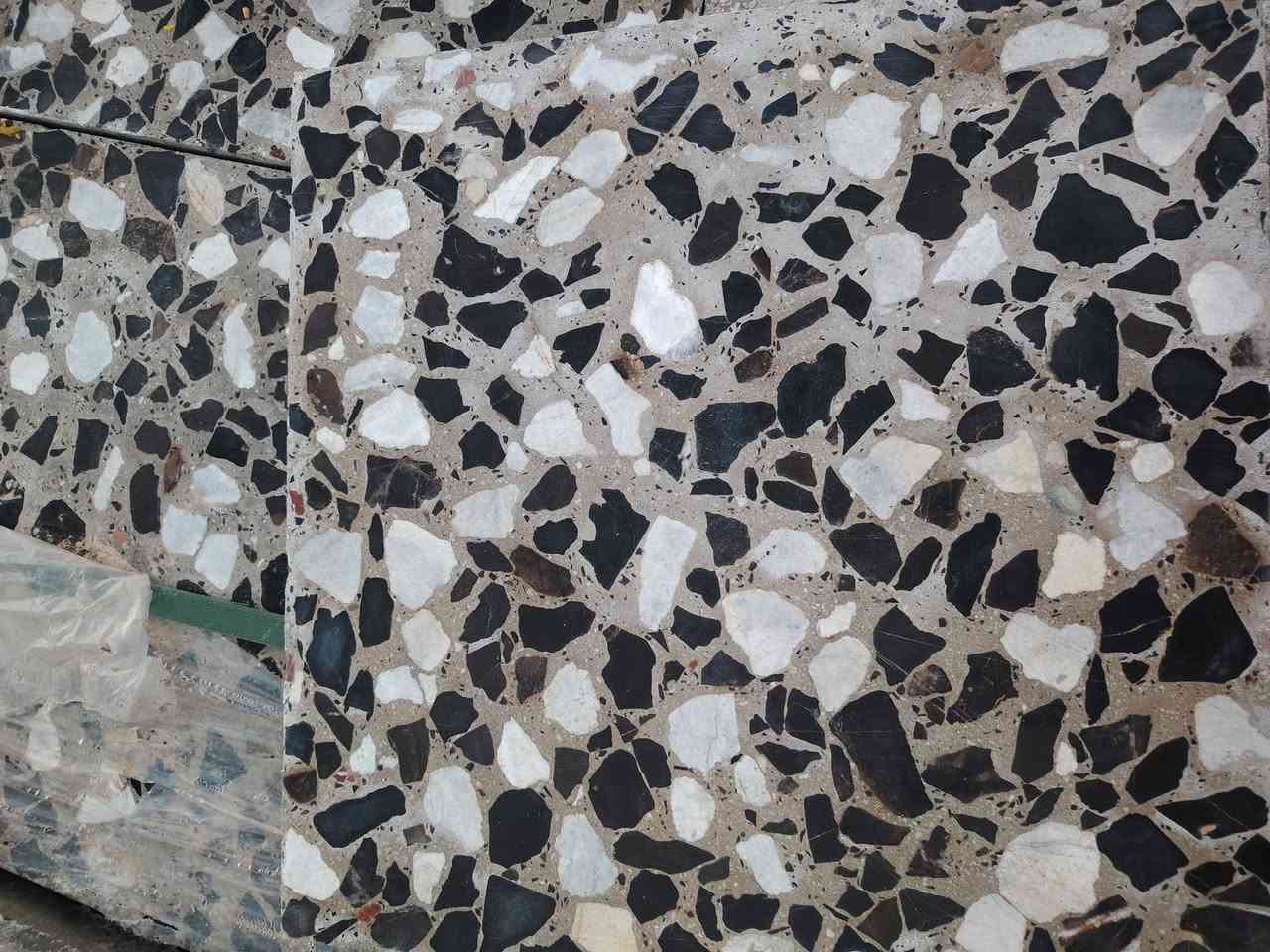 السلام عليكم متاح كاشي 82متر جديد غير مستخدم للستفسار ***********
