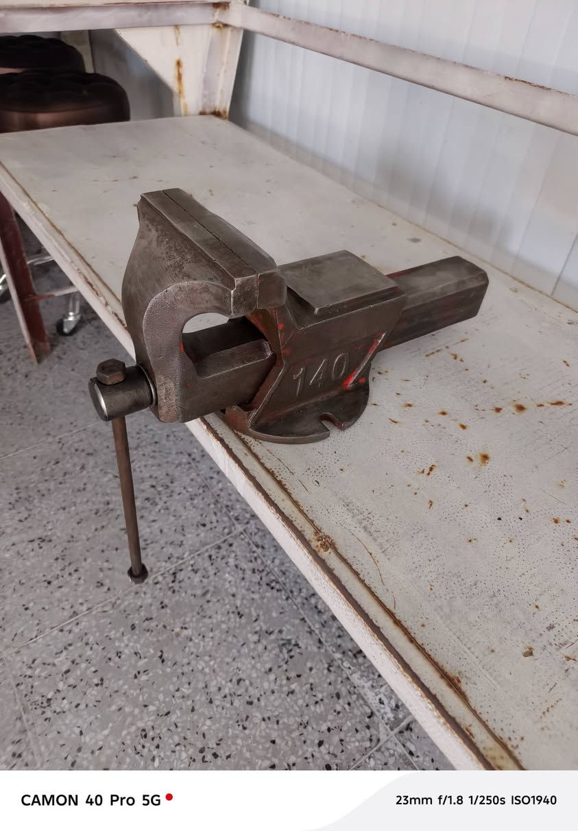 منكنه ألماني الصنع قديمه سعر 150٫,000 الف ***********
