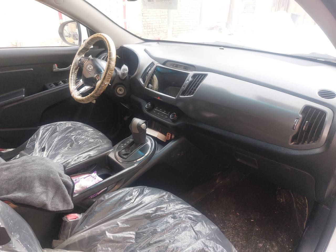 سبورتج موديل٢٠١٢ محرك ٢٠٠٠ مكفوله من الصبغ فقط بارد موضح بالسونار مواصفات بنوراما كامره حساسات خلفيه صدر أمامي خلفي جديد السعر ١٣٧ وبيه مجال للشراي ***********
