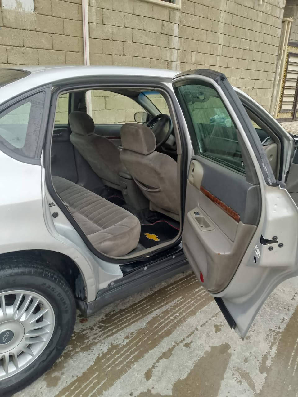 السلام عليكم سيارة انبالا موديل 2002 سنوية 26محرك6بدون صبغ وبدون ضرر محرك بديت نفخ ولكير شرط  للاستفسار *********** السعر 60 وابيها مجال
