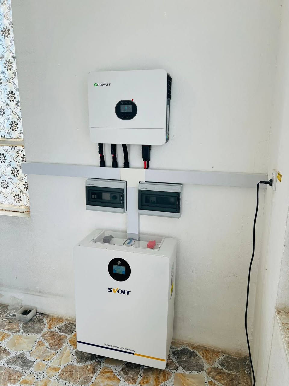 من محافظة ديالى 
قرية الناعور 
تم وبحمد الله 
تجهيز منضومة ١٦ أمبير  ليلي نهاري 
تتكون  المنظومة 
أنفيرتر 6k من شركة Growat 
بطارية 16k من شركة SVOLT
الواح Philadelphia 600w عدد ١٠ الواح 
    لل ستفسار لاتصال او مراسلة عن طريق الواتساب 
                         ***********
                         ***********
