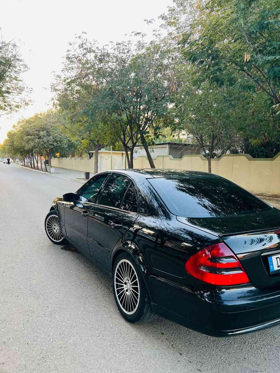 سڵاوی خوا لە هەموو لایە ، هە موو زانیاریە نوسراوە گورینوش اکە م
مارسیدز ساق رە شی قە تران  E-Class320 شەش پستۆن سۆپەر گاز مەکینە مە رعوب مۆدێل ٢٠٠٦، مەنەفێس ئەسڵی ئەوروپی بۆ هەموو شوێنێ ئەڕوا و بێ کێشەیە ،مواسەفات پانارۆما کوشن هیتەر گێڕ و مەکینەی لۆک بەشەرت تەنها چاملغی پێشەوەی بۆیاخە بەبێ دەعم و لێدران تەبریت و کارەبای بەشەرت  ، سعریشی٦٨ گڵاو معامەلە ، گۆڕینەوەش ئەکەم بە شتێ بەدڵم بێ 
شوێن کەلار  ژمارە ***********
