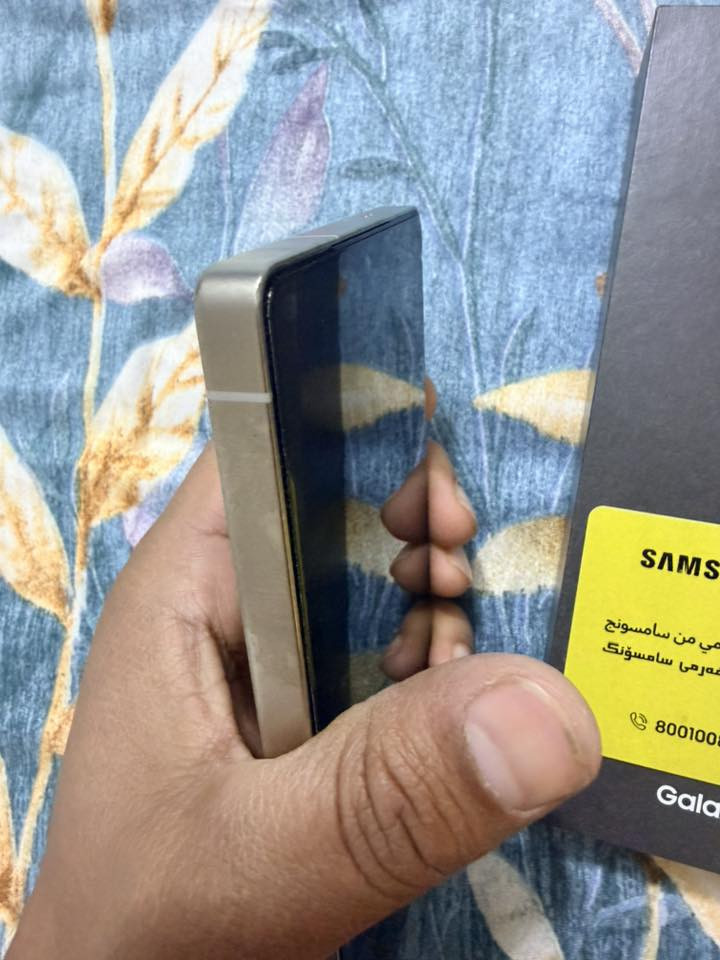 اس 25 الترا ذ 256 لون شمباني وكاله عين الفهد نضيف جدا مجرد بيه هاي الطخه مال الحافضه مستخدم 4 ااشهر السعر مليون 150 العنوان بغداد او ديالى الشراي يتصل ***********
