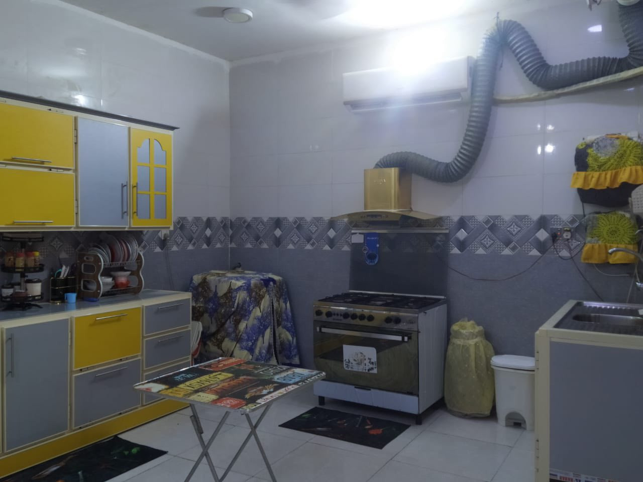 دار سكن للبيع 

العنوان / حي آور شارع السبيس 

المساحه /150 م 

تفاصيل البناء/ طابقين مسلح 

ط١/ صاله استقبال غرفه مطبخ حار بارد . صحيات داخليه وخارجيه 

ط٢/ صاله . ٣ غرف نوم . صحيات 

للمزيد من المعلومات يمكنكم التواصل معنا على الرقم الآتي 

***********

￼***********
