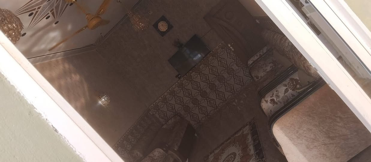 السلام عليكم دار للبيع المساحه 175 العنوان الثورة الثالثة للاستفسار الاتصال على  ***********
