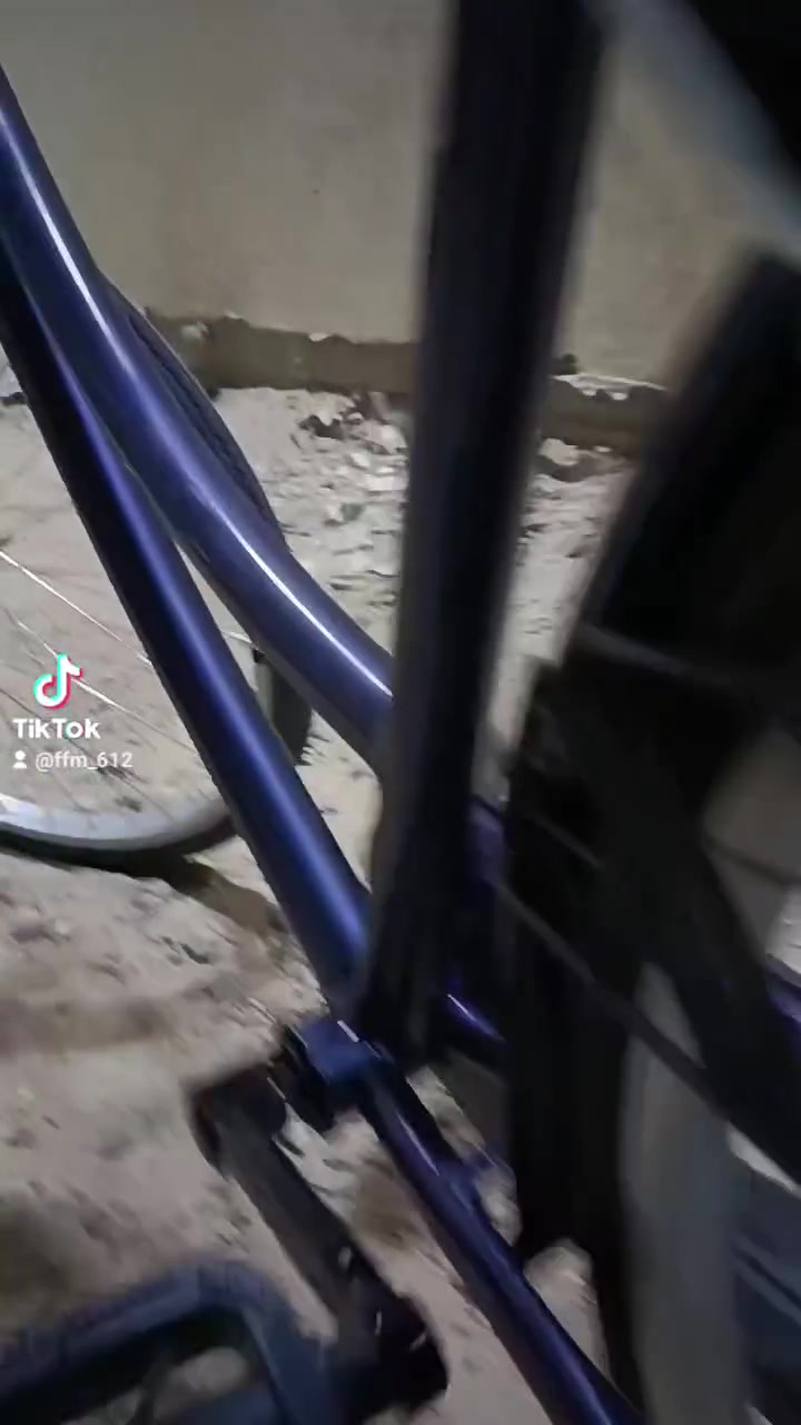سلام عليكم بيسكل للبيع لون نيلي
حجم26 مكاني البصره زبير ونه مكلف بل انشر اسعر خاص رقم صاحب البيسكل ***********
