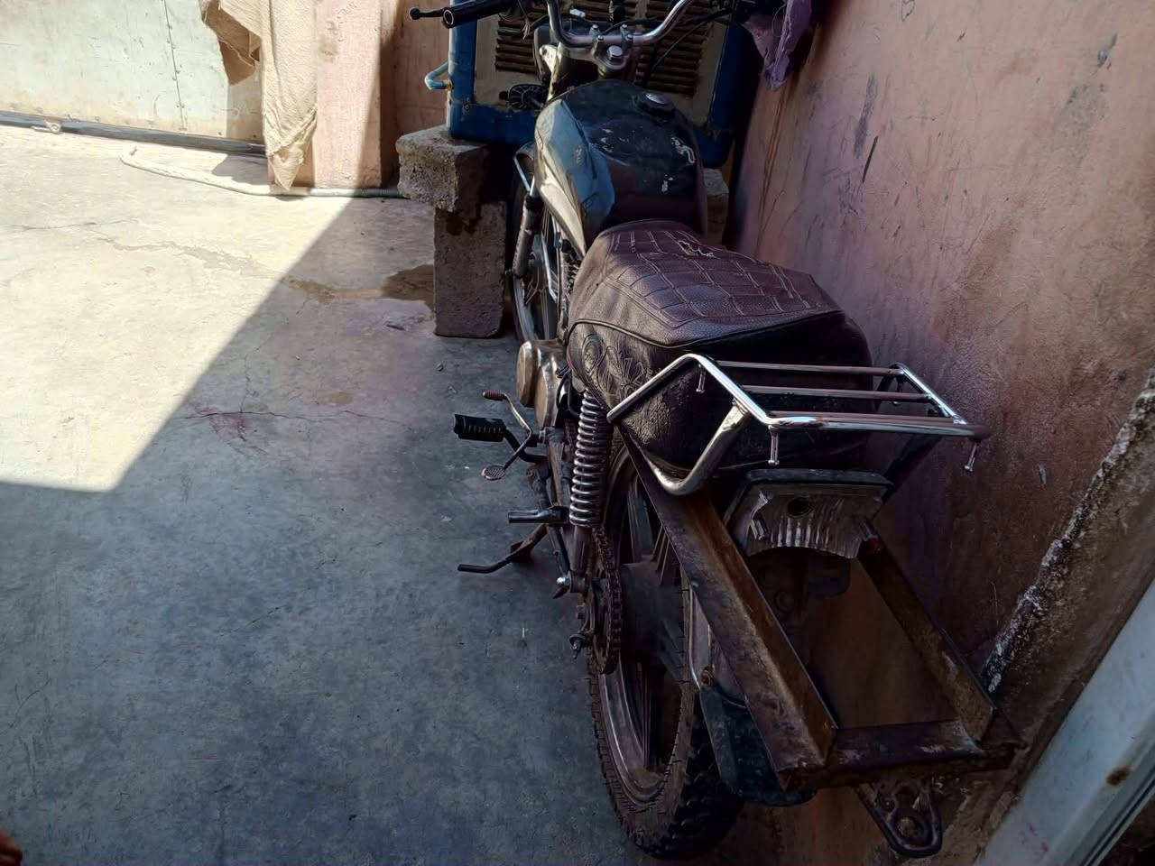 سلام عليكم عندي متطور لا بيع اريده ابيعه  بس محرك يصرف كهرباء كوله شغالات. مابي اي عيب ***********  بي مجال لسعر
