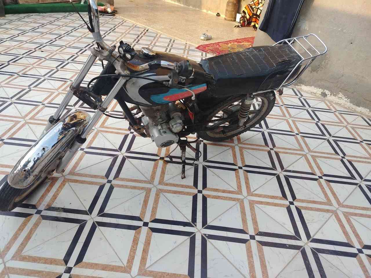 السلام عليكم عمي دراجه للبيع بارت أدوات وكفوله من العشاير ول سرقه دراجه شغاله وصوته ناعم لا تبخير لا تنقيص السعر 230 وبيه مجال مو شراي لا يتعبني مكان غراف ***********
