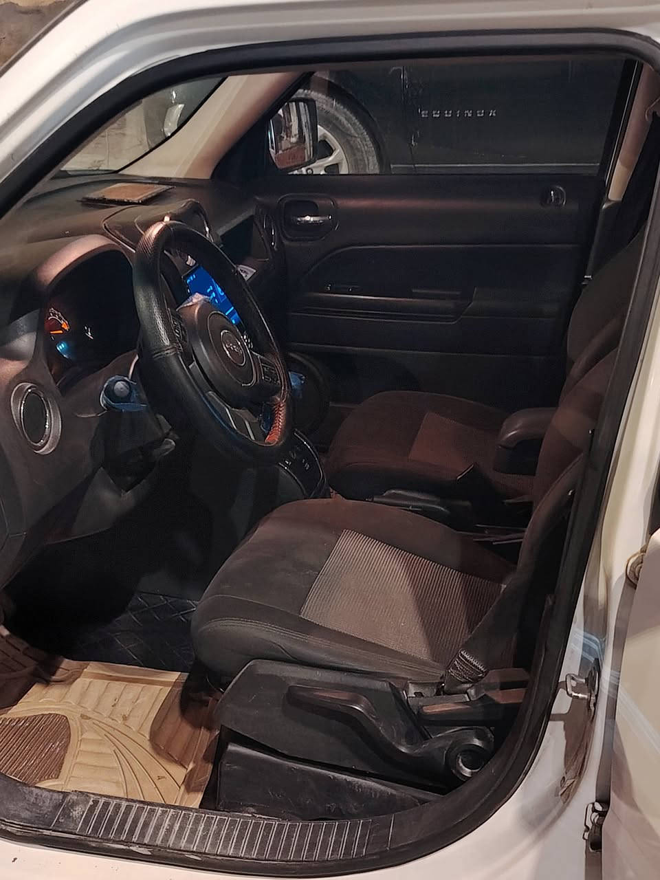 سلام عليكم سياره جيب باتريوت موديل 2016 وارد أمريكي سياره هاذه سونار مالتها شوفه قبل لا تخابرني سياره سالي سبوع من شديت لها مكينه جديده سياره تخبل سنويه نهاية ٢٠٢٩ بسمي ***********
