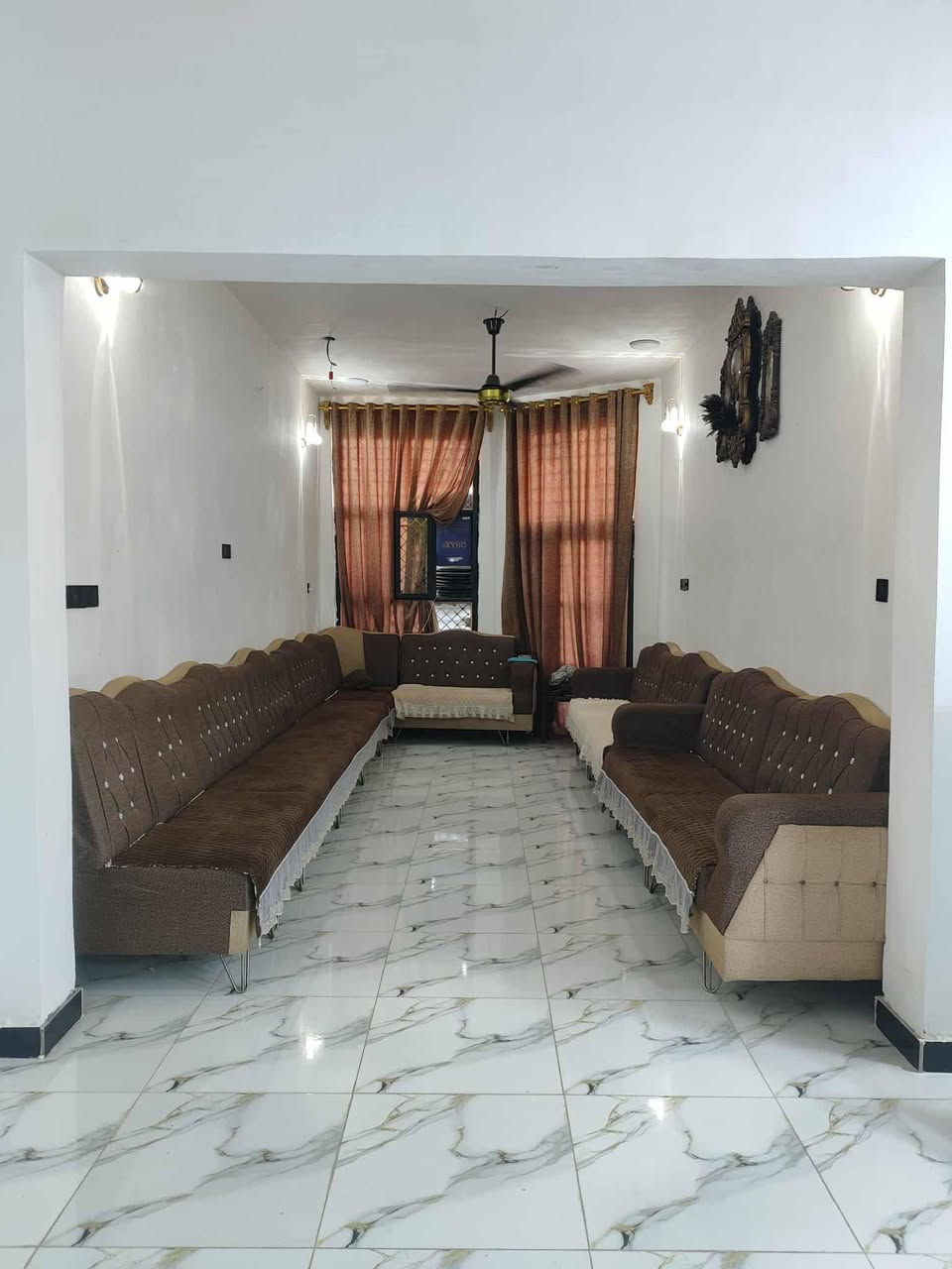 السلام عليكم ورحمه الله وبركاته
دار  زراعي سند 25 قابل للتطويب في عرصات حيدر بن حجي هندي حولي الخصيمه كونكريت مسلح درجه اولي مساحه 133 متر واجهه 5 متر ثاني بيت عن شارع ابو لمى    يتكون من غرف نوم وصاله واستقبال ومطبخ وصحيات داخلي وخارجية وكراج الصطح شتايكر وبيه رقم تطويب مقدم معامله للبلدية
لاستفسار الاتصال على 
***********
