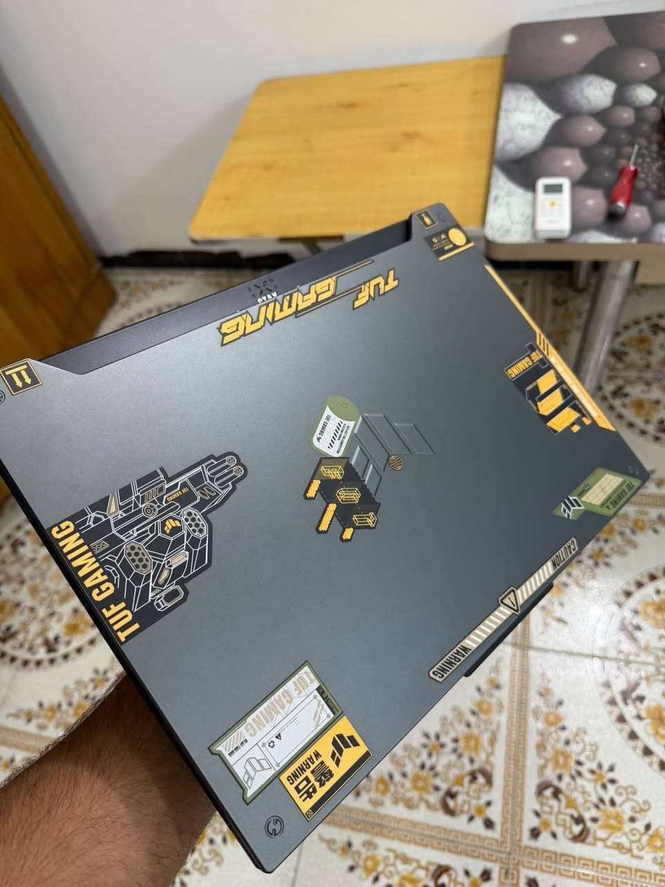 ١- اسم اللاب توب: ASUS TUF Gaming A15
٢- نوع كرت الشاشة: NVIDIA GeForce RTX 3050 Ti (بسعة 4GB GDDR6)
 ٣- نوع المعالج: AMD Ryzen 7 6800H (يحتوي على 8 أنوية)
 ٤- الرامات (RAM): 8GB من الجيل الأحدث DDR5
 ٥- الشاشة (الحجم، الدقة، والتردد): * الحجم والدقة: 15.6 بوصة بدقة FHD (مضادة للانعكاس).
 التردد: (144Hz).
 ٦- نظام التبريد: نظام تبريد احترافي بمراوح مزدوجة متطورة (Dual Fans).
 ٧- التخزين (الهارد): 512GB SSD NVMe PCIe 4.0
 ٨- نظام التشغيل: ويندوز 11 هوم أصلي (Windows 11 Home).
 ٩- نوع الكيبورد: كيبورد قيمنق مخصص للألعاب يحتوي على إضاءة RGB ميزة ومريحة.
10الجهاز قابل للتطوير
مكاني كربلاء ***********

