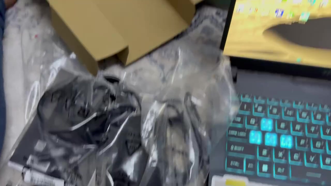 للبيع لابتوب كيمنك
‏LAPTOP MSI CYBORG 14 (openbox)
‏*   CPU - Intel Core i7-13620H - 13th Gen, 10 Cores, 16 Threads, 2.9GHz, Up to 4.9 GHz
‏*   RAM - 32GB DDR5 5200 (16*2)
‏*   STORAGE - 512GB SSD NVMe PCle Gen4
‏*   GPU - NVIDIA Geforce RTX 4060 8GB GDDR6
‏*  Display - IPS 144Hz 14 Inch
‏*   Color - Black
‏*   Keyboard - English-Arabic Backlit/Single Backlit Keyboard (Blue)
‏* OS - Without OS
‏* Battery up to %90
‏* Condition  - 99% Clean
الجهاز حيل حيل نضيف مستخدم قليل . لوك لوك كامله ملحقاته

السعر مليون و300 الف

الموقع اربيل
متوفر توصيل لكافة محافضات اربيل


**إذا كنت صاحب هذا الإعلان وتريد حذفه لأي سبب، رجاءا أرسل رسالة إلى الدعم الفني**