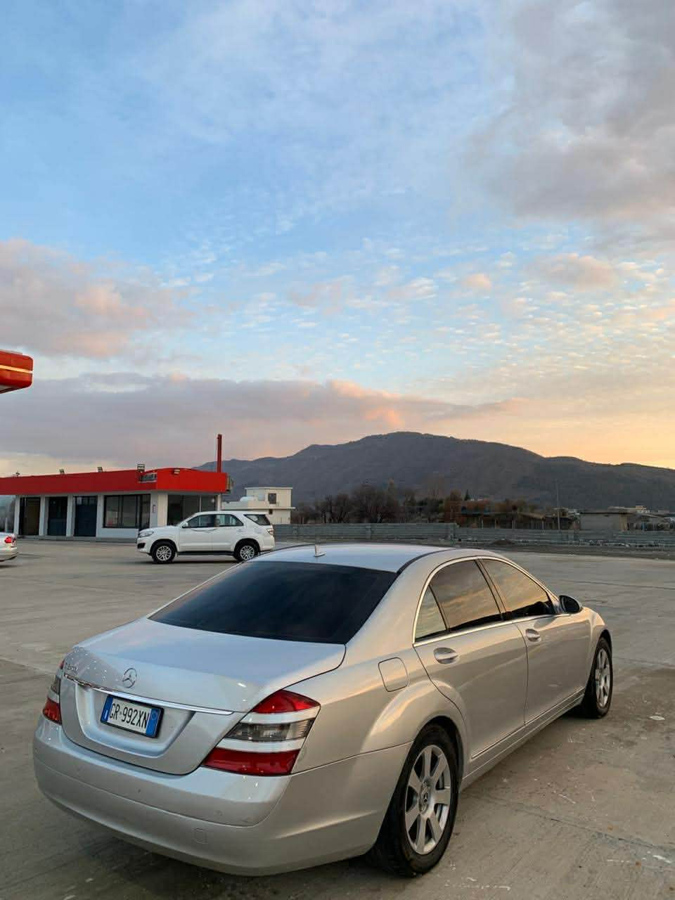 سلاو
ميرسديس منه فيست ره قه م اوروبي 
بؤفرؤشتن
فول مواسفاته 
موديل ٢٠٠٨
مكينه ٣٥٠شه ش بستن 
گيرو مكينه و كاربايات كامل به شه رت 
٨٢معامله كى برايانه 
له هه وليره سياره 
*********** أربيل, العراق
