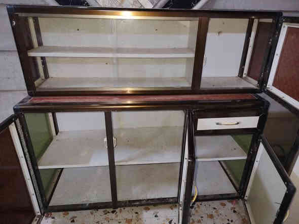 كاونتر متر ونص 3 قطع نضيف السعر 150 وبي مجال *********** مكاني كركوك حي الحجاج
