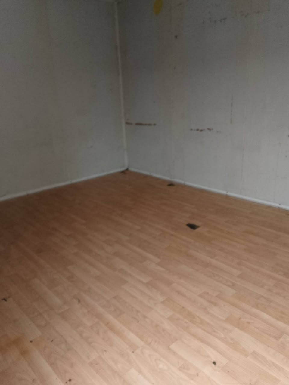 سلام عليكم كرفان للبيع مكانه بغداد ابوغريب *********** سعر مناسب للشراي
