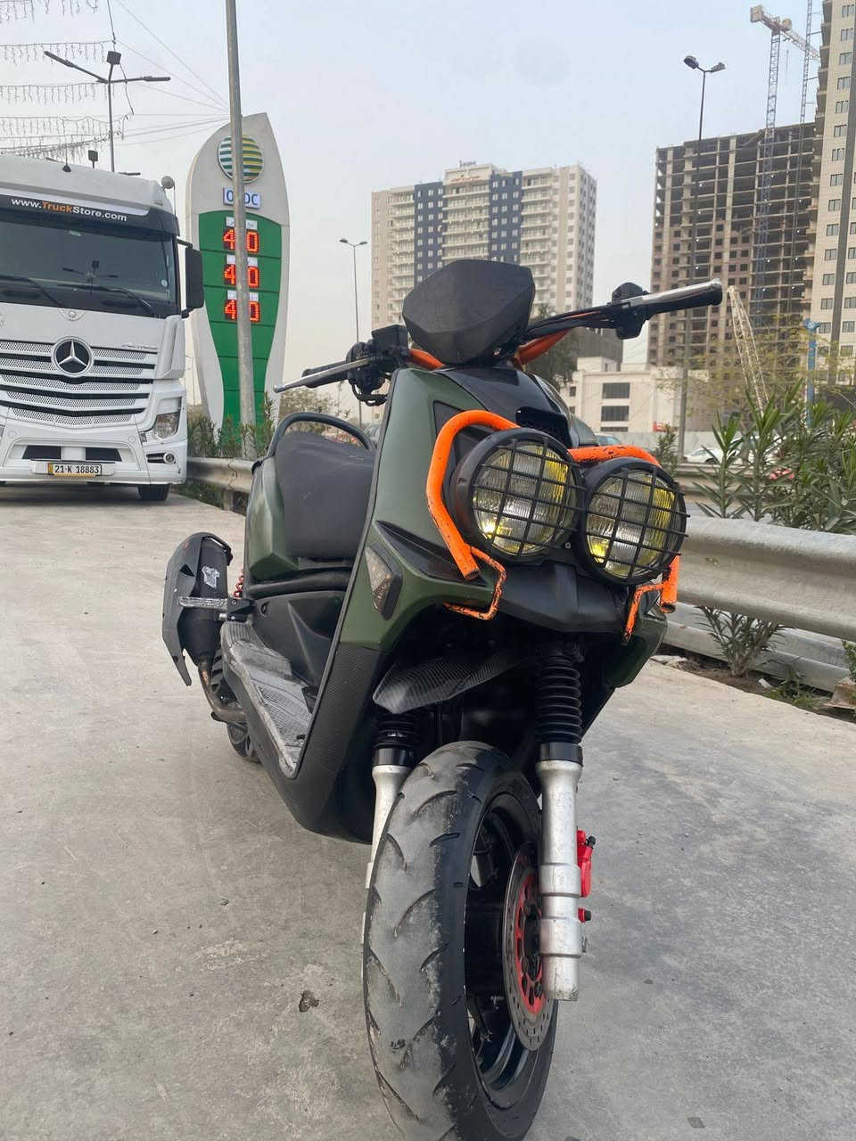 سلام عليكم للبيع سكنس جبلي ام اعيون
دراجه جديده بمعنا الكلمه تجي تفحص وتشوف بعينك
لونه زيتوني طافي  بلادي 
بيها غراض تزويد 
كلجات
طلاعات
صالنصه كوسو
بكلايت
الدراجه امانت الله مال رمبه
مكاني بغداد جامع النداء
***********
