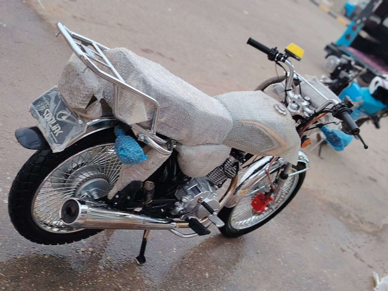 من رخصت الادمن
سلام عليكم 
دراجة تايگر موديل 2025 جديدة وومستعمله شي بصيط مكفوله الدراجة من الشخط 
ملاحضه
الماصدة مالتهة طاگة بس ما امبينه السبب شديت سماعة للدراجة ومن فتحت الماصدة وربطت وايرات السماعة وإني اضب بالماصدة طگت من يم البرغي بس ما امبينه بس شوفت عينك هاي الدراجة تجي تگلب وتطلع تراي طالنصه جعرة أم النجمة واوراقهة جاهزة 
السعر 790 ألف وبيهة مجال حگ الجيه 
وإني خادم المكان واسط صويرة ما متواجد فيس 
الاتصال على هذه الرقم ***********
