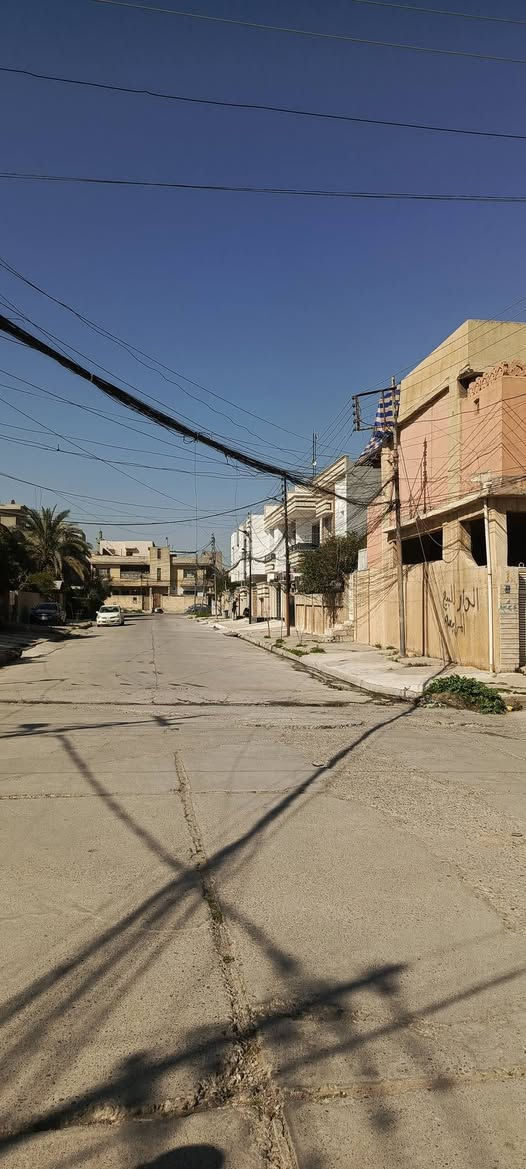 عروض مكتب اساور للعقارات
دار للبيع في حي البلديات
220 متر 
ركن على ثلاث شوارع تتبليط
شارع 15 متر شارعين 12 متر
شروق تام
موقع مميز جدا قريب من سايدين الجامعه
المربع الاول
سند طابو الزهور
شرط التحويل
لمعرفه السعر اكتب تم ليصلك على الخاص
للاستفسار زياره المكتب سايدين البحرين مقابل مطعم احمد الحاج صلاح
***********
***********
