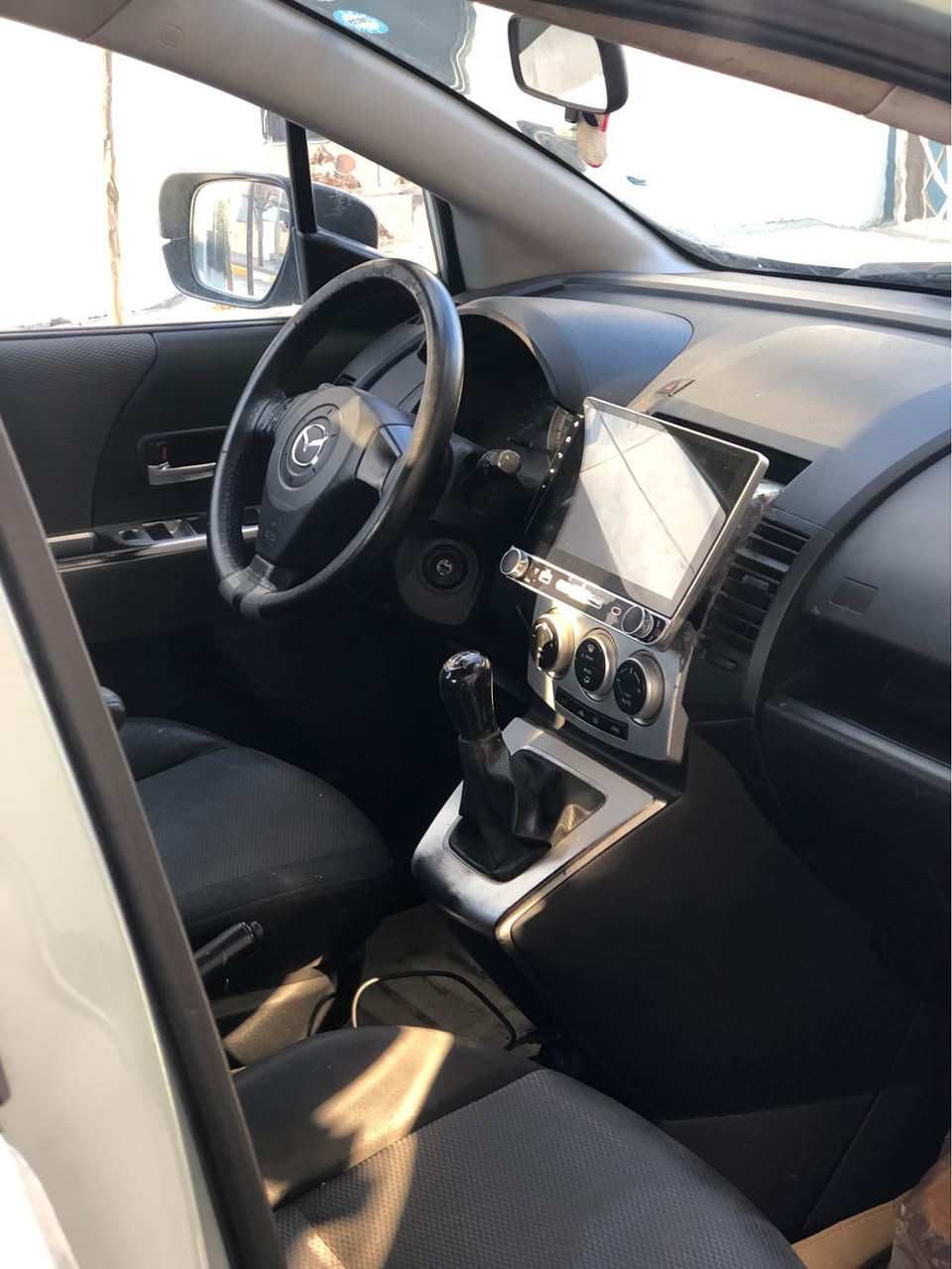 سەرەتا بە ناوی خوای گەورە فرۆشتن و گۆڕینەوە بە شتێک بە دڵم بێت ، مازدا 5 فاملی مۆدێل ٢٠٠٦گێڕ عادی 
سەنەوی تازەیە تا ٢٠٢٩ بەناوی خۆمەوەیە تەبرید لەسەر سویچ کارەباییاتی هەمووی مەزبوت 
گێڕو مەکینە و تەحویل و غەرامە بە شەرت 
جەمپێکی لە پشتەوە هەیە 
سەیارەکە زۆر جوانو پاکە  نرخیشی ٦٨گەڵاو معامەلەیەکی برایەنە.
بۆ پەیوەنی کردن
*********** دخان, السليمانية
