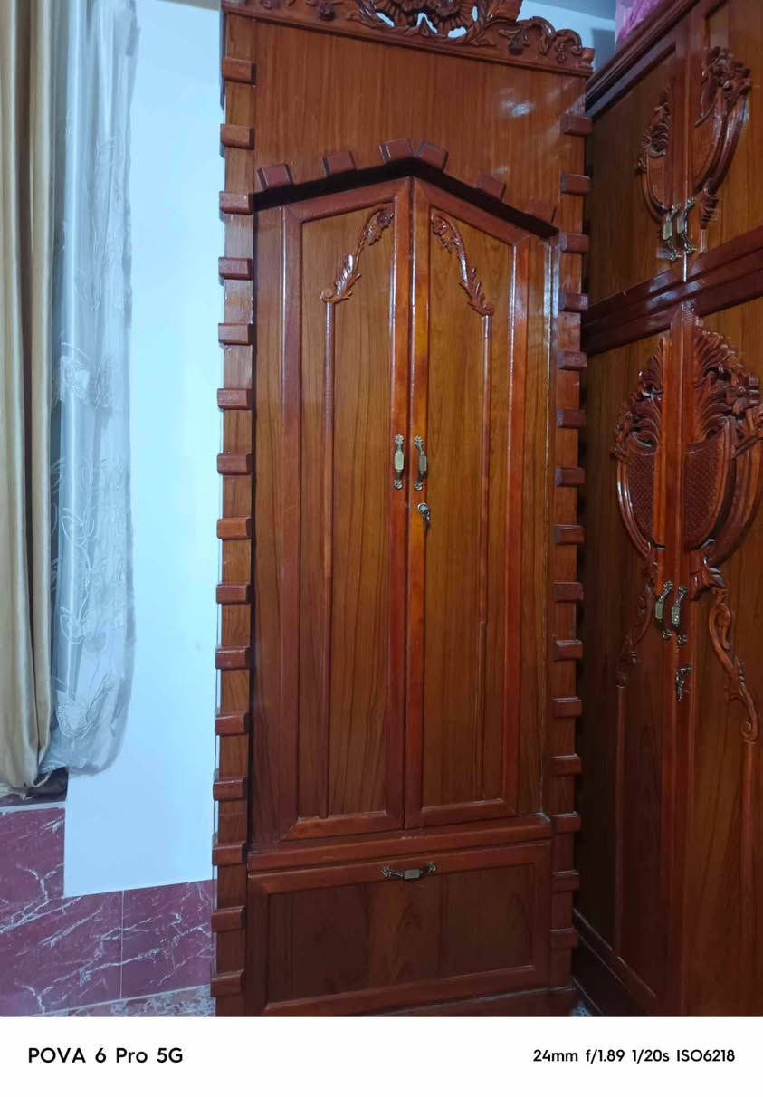 سلام عليكم للبيع غرفه اخشاب احطاطه شغل درجه اولى غرفه حلوه وجديده السعر ((مليون و100)) وبيها مجال للاتصال ***********
