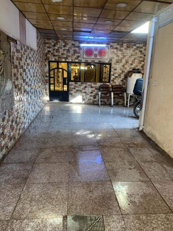 للبيع او مراوس 200 متر طابو ملك صرف طابقين مسلح  باسمي البيت يحتوي على 4 غرف نوم وستقبال 7ونص ×4 ومطبخ 5×6 وملحقات داخل وخارج ومحل طالع من البيت 5×6 موقع ممتاز على ساحه عنوان بغداد  الشعب نهاية فورتات مال مستشفى الزهراء الاهلي بدايه الجمعيه وراء الجامع محترك مقابل ساحه مونديال غير متواجد فيس شراي يتصل *********** /***********
