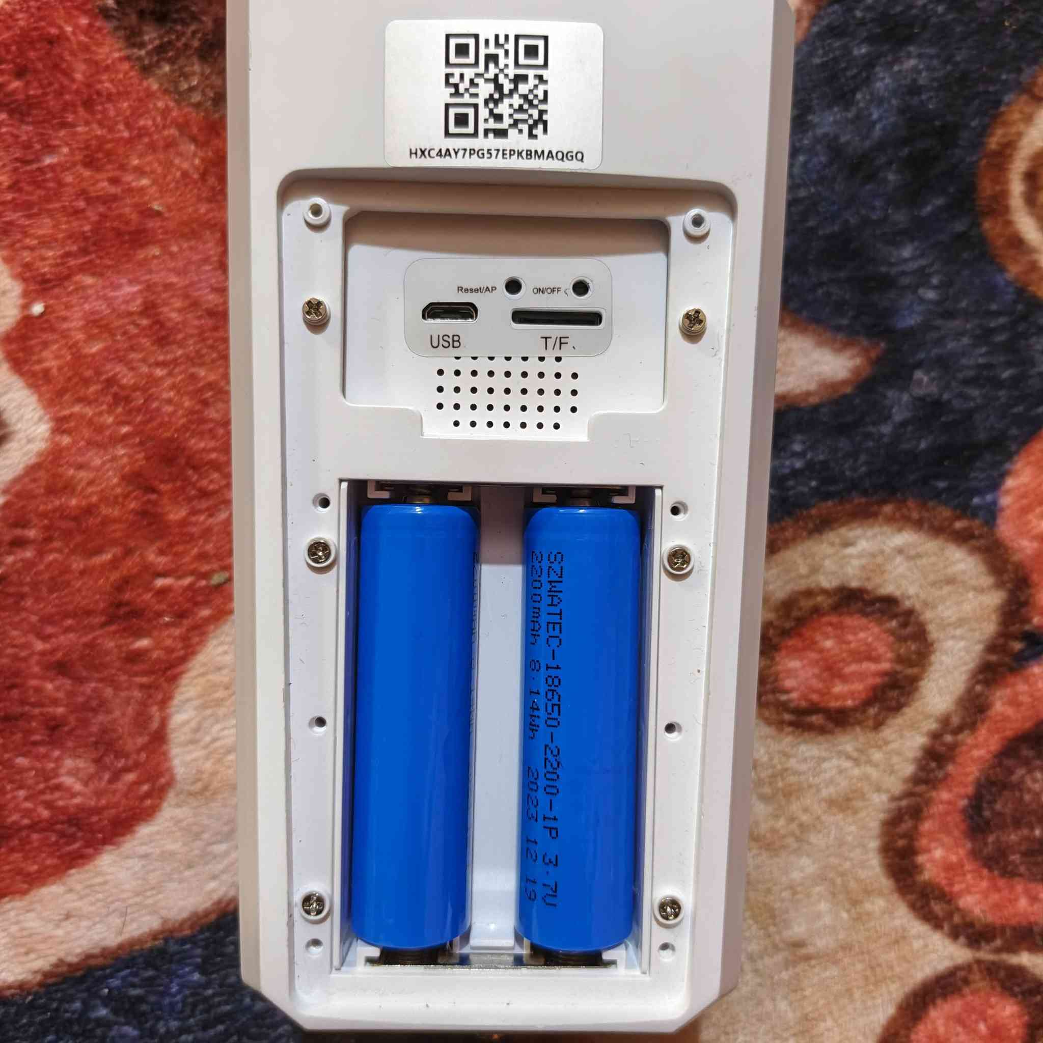 على أول تم 30مع التوصيل
هذا المنتج هو كاميرا مراقبة أمنية ذكية تعمل بالطاقة الشمسية وتتصل عبر الواي فاي (Low-Power Solar WiFi Bullet Camera). 
الطاقة: تعمل بالطاقة الشمسية وبطارية مدمجة قابلة لإعادة الشحن، مما يجعلها مثالية للأماكن التي لا تتوفر فيها كهرباء أو أسلاك.
الاتصال: تتصل لاسلكياً عبر شبكة الواي فاي للوصول عن بُعد.
الاستخدام: مصممة للاستخدام الخارجي ومقاومة للعوامل الجوية.
المميزات: توفر استهلاك الطاقة، وسهلة التركيب، وتمتلك قدرات مراقبة فعالة


**إذا كنت صاحب هذا الإعلان وتريد حذفه لأي سبب، رجاءا أرسل رسالة إلى الدعم الفني**